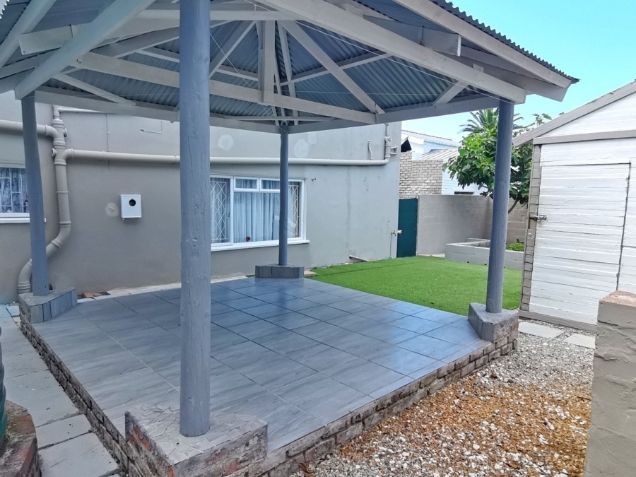 6 Bedroom Property for Sale in Onrus Western Cape